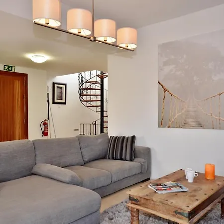 City Living Suite Tk 3 Rm 2-2